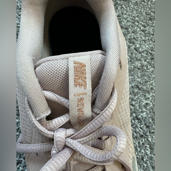 Nike Revolution 5 Women’s Barely Rose Running Shoes BQ3207-600 Size US 8.5 - Picture 7 of 7